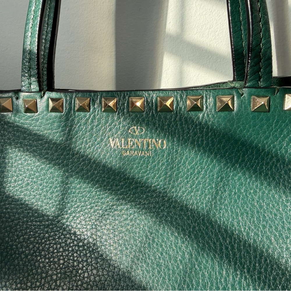 VALENTINO GARAVANI Rockstud Leather Tote Bag in rare Forest Green - Picture 3 of 5